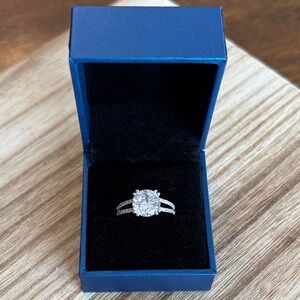 Silvertone Ring with‎ Clear Gemstone